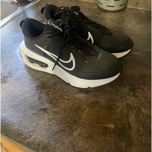 Nike air max intrlk size 8 suede material on toes